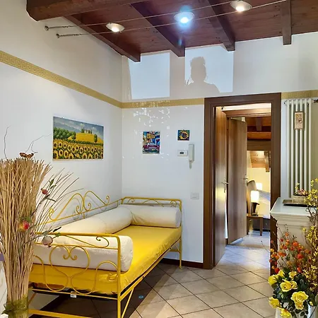 Il Girasole شقة